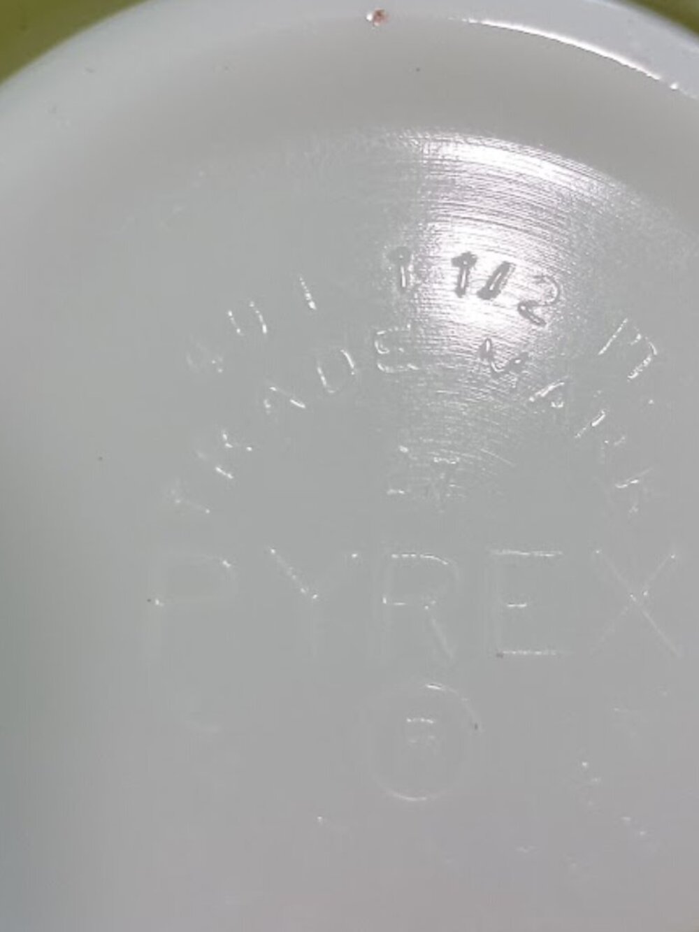 Vintage PYREX 401 1.5 Pint Green Mixing Bowl - Picture 2 of 5